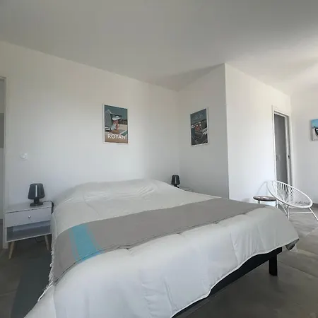 Bel Neuf Avec Terrasses A 250m De La Plage, Parking Et Ascenseur - Fr-1-539-70 * Royan