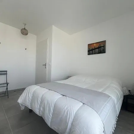 Bel Neuf Avec Terrasses A 250m De La Plage, Parking Et Ascenseur - Fr-1-539-70 Royan